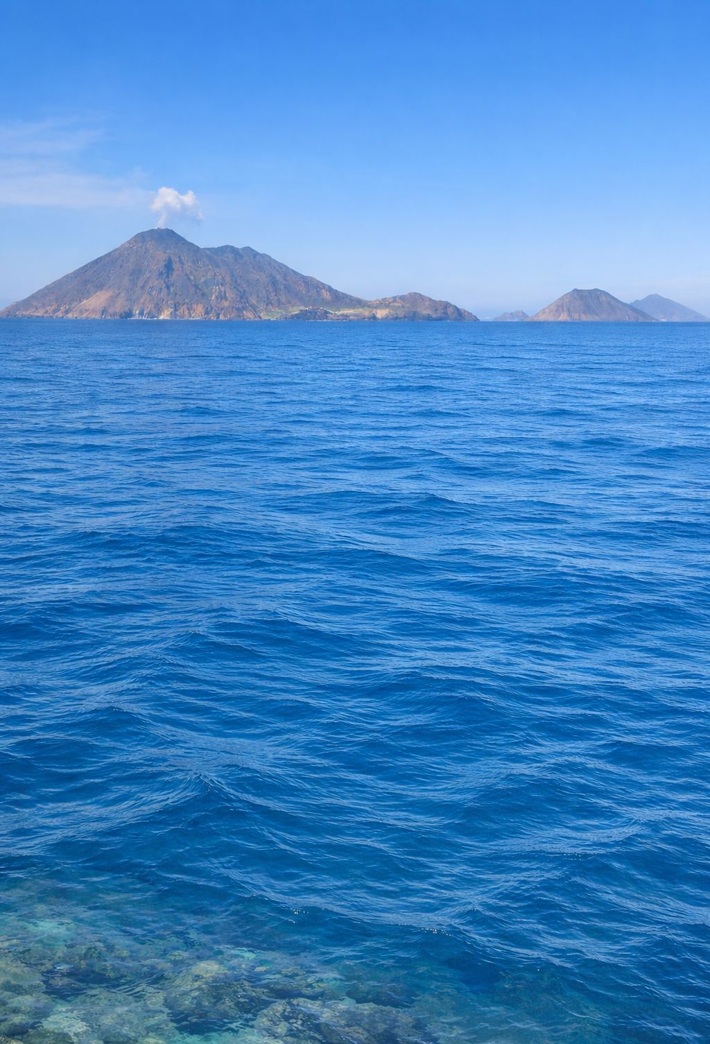 I profili delle Isole Eolie visti dal mare